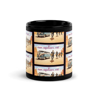 Mug noir brillant conçu par l'artiste Raul Carrasco Garcia